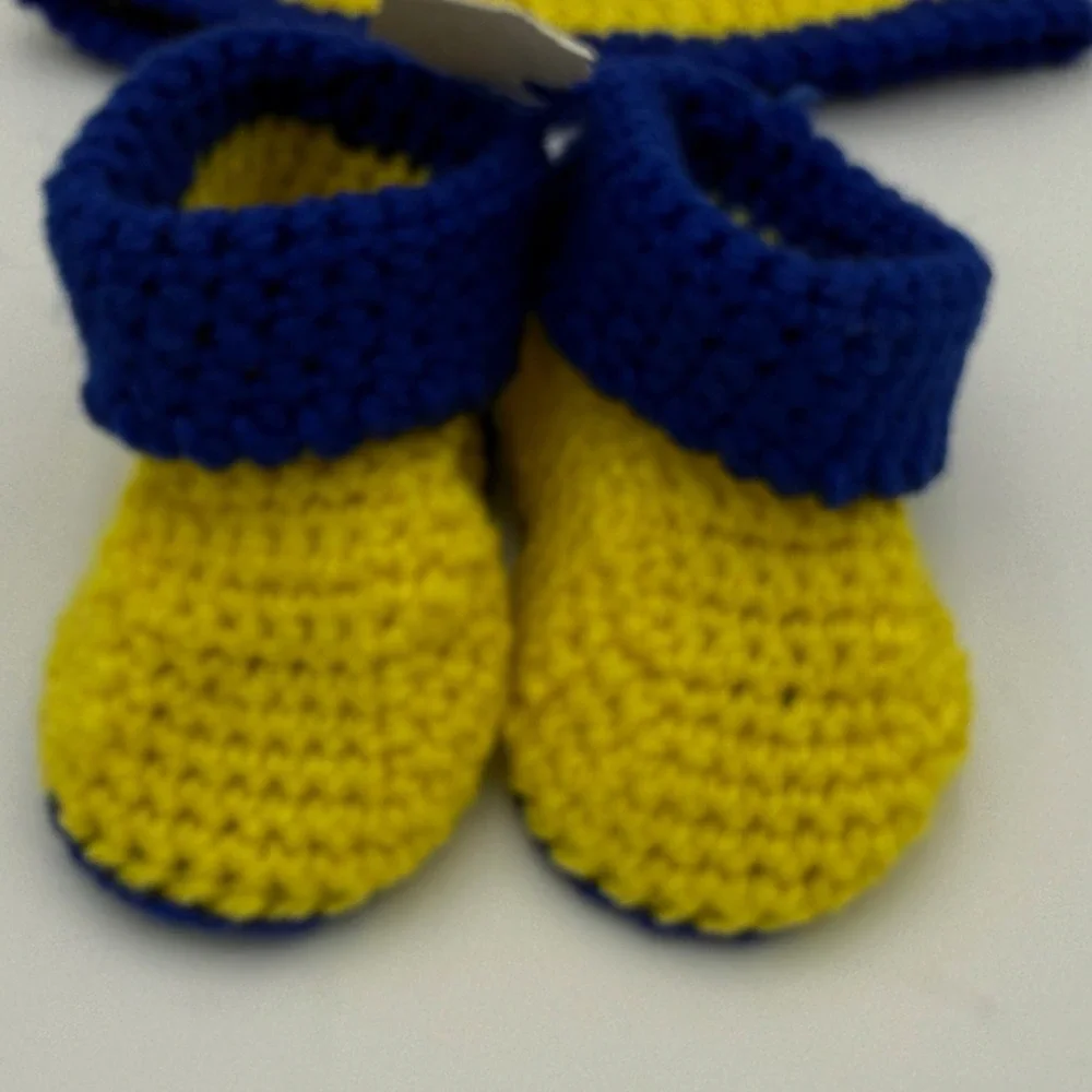 Handmade‎ Crochet Baby Minion Beanie Hat and Booties Set Yellow Blue 0-3 Months